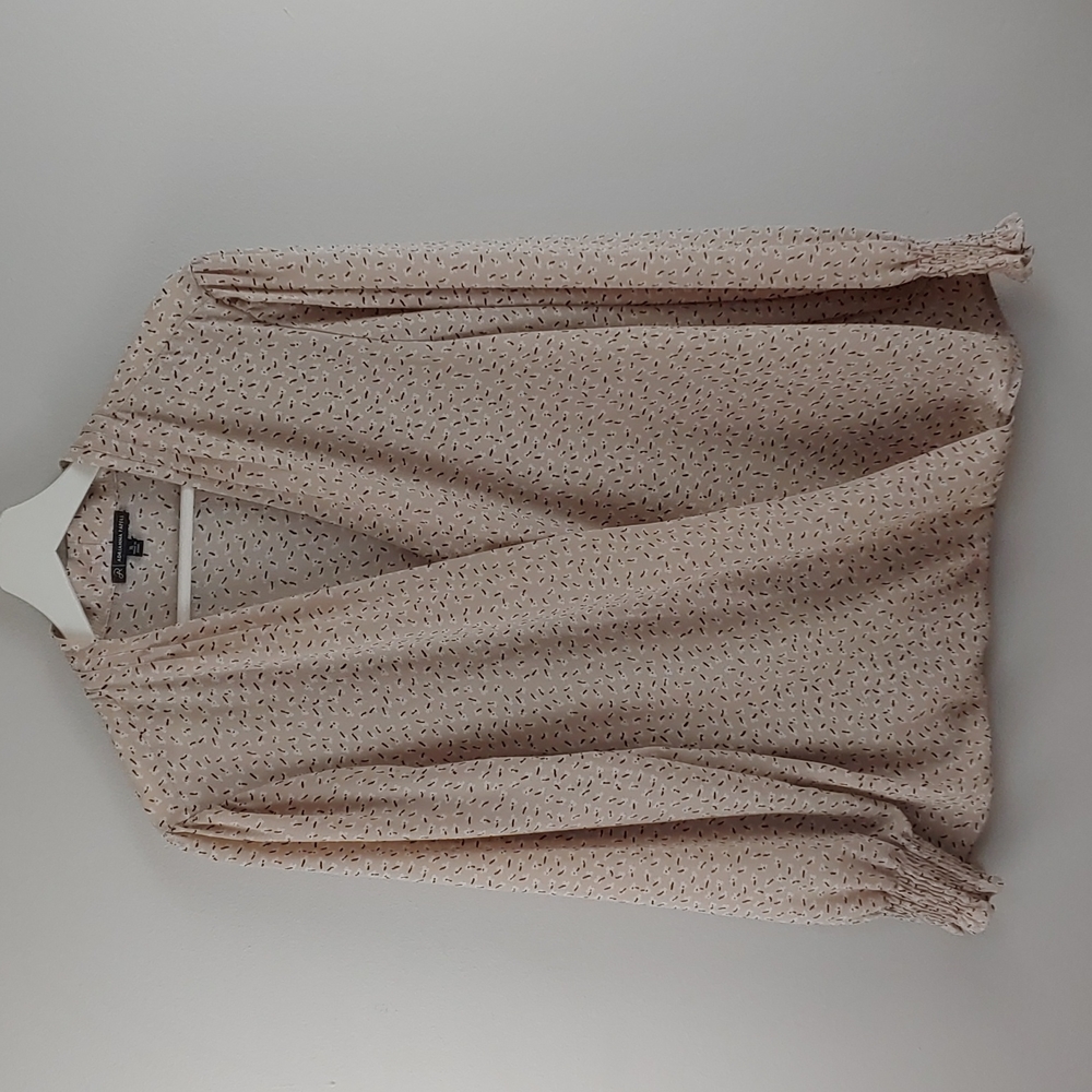 Adrianna Papell Size XL long sleeve faux wrap blouse with elastic cuffs